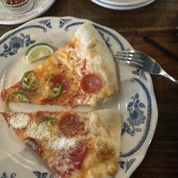 Pepperoni jalapeño pizza Pepperoni jalapeño pizza