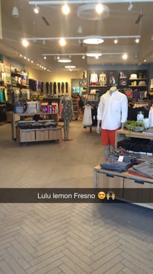 lululemon by null