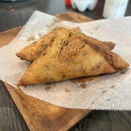 Samboosa (4Pc) ............... Samboosa (4Pc) ...............