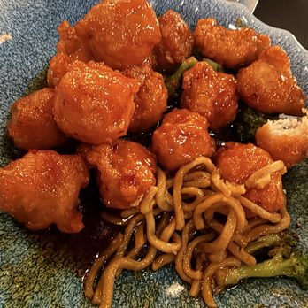 Wu's Asian Bistro - General Tso's NOT ground chicken balls! - Asian Fusion Near Me - Las Cruces, New Mexico