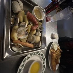 Danny's Seafood Bar & Grille - Little neck clam boil