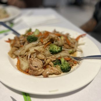 Viet's Pho - Stir fried rice noodles - Vietnamese Near Me - Albuquerque, New Mexico