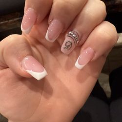L A Nails