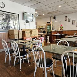 Noodle House - Another interior shot. Is storage that limited???