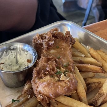 Lulu's Waikiki - Fish and chips - Burgers Near Me - Honolulu, Hawaii