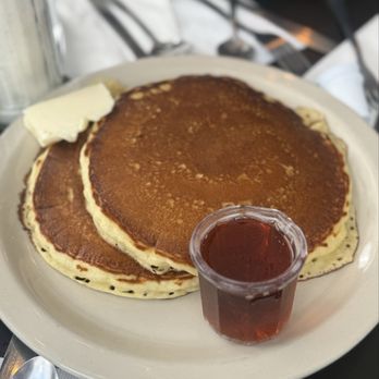 Bob's Diner - Short stack of buttermilk pancakes - American Near Me - Manchester Center, Vermont
