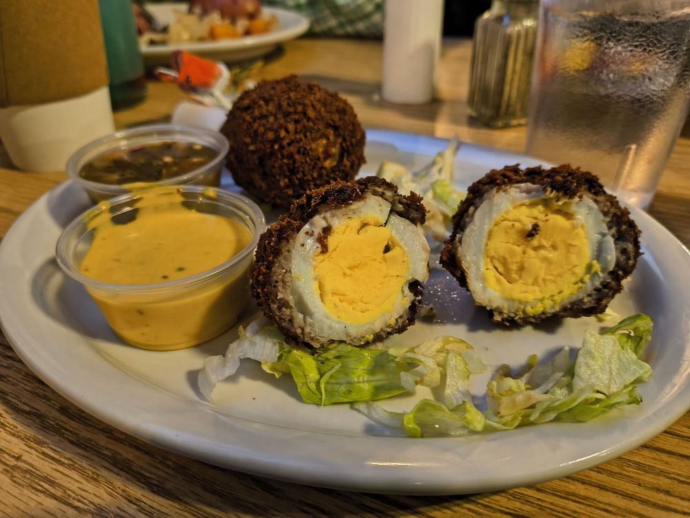 Walnut Grill & Tavern Logo