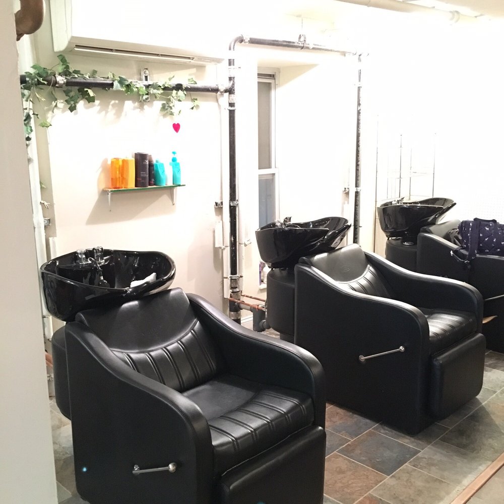 Blu Bocker - Washing station - Hair Salons Near Me - New York, New York Blu Bocker - Washing station - Hair Salons Near Me - New York, New York