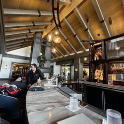 Alpenglow - Bar area