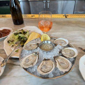 Le Crocodile - Oysters yummy - French Near Me - Brooklyn, New York