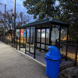 Mayfair Metra Milwaukee Distric North Line - Waiting booth
