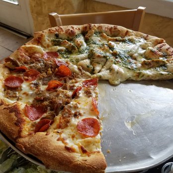 PizzAmore' - Half and half pizza. pepperoni and Italian sausage on olive oil and garlic sauce. Basil pesto and BBQ chicken on olive oil and garlic sauce. - Pizza Near Me - Mount Dora, Florida