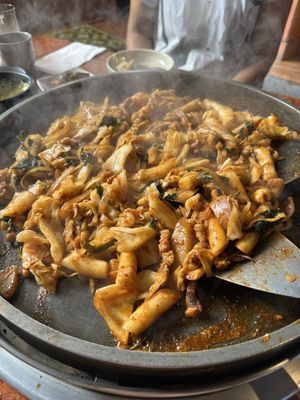 Doraon 1.5 Dak Galbi - Korean Barbecue Chicken by null