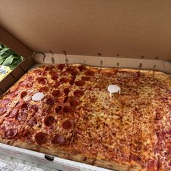 Giovanni's Roast Beef & Pizza - Party pizza 1/2 pepperoni