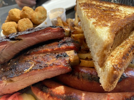 Slow Groovin BBQ by null