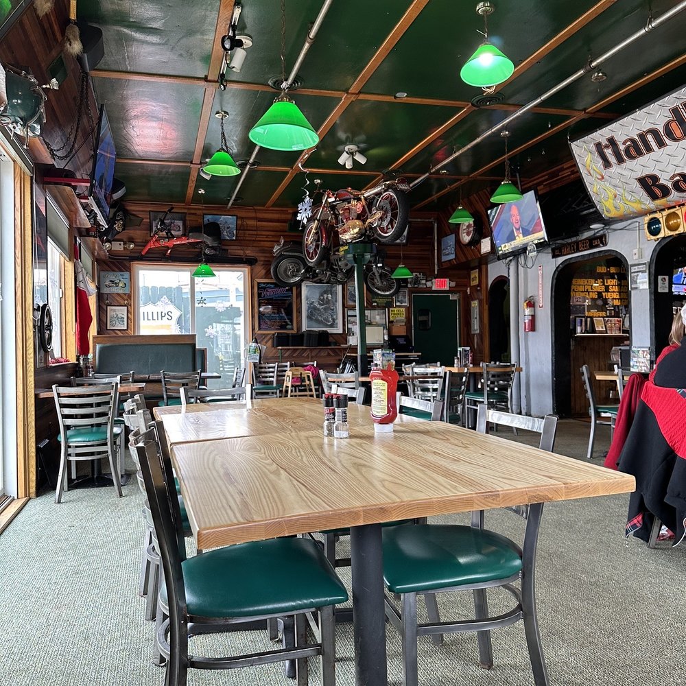 Quaker Steak & Lube - Back dining area - Steakhouses Near Me - Sharon, Pennsylvania