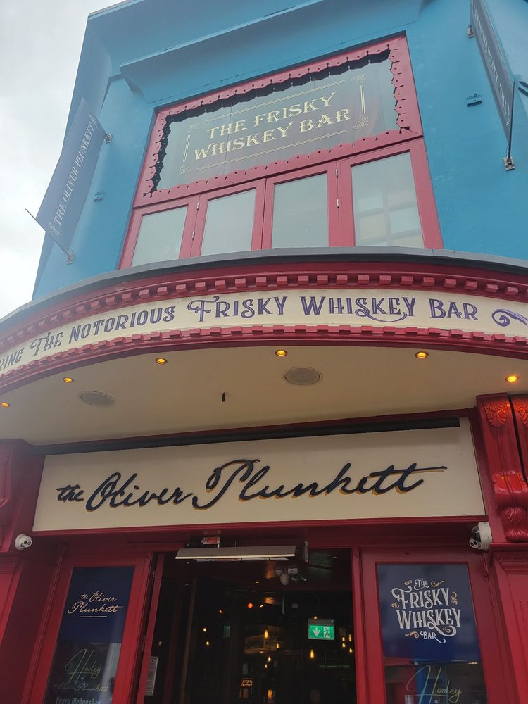 FRISKY IRISH WHISKEY BAR Updated September 2024 116 Oliver Plunkett
