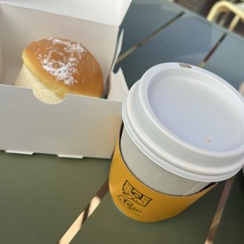 Le Pain Quotidien - French Cream Doughnut and Americano - Breakfast & Brunch Near Me - Encino, California Le Pain Quotidien - French Cream Doughnut and Americano - Breakfast & Brunch Near Me - Encino, California