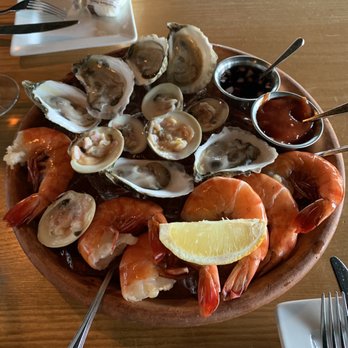 Ross' Grill - Market Wellfleet Oysters - American Near Me - Provincetown, Massachusetts