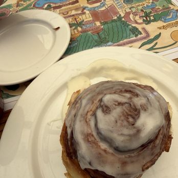 Flora's Field Kitchen - Best cinnamon roll - Pizza Near Me - Ánimas Bajas, BCS