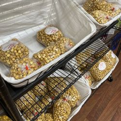Charlie's Carmel Corn & Candy Shop - Caramel corn