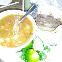 Consome de borrego y barbacoa de borrego