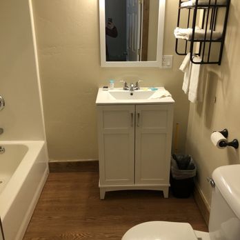 Western Star Inn - Bathroom - Hotels Near Me - Rifle, Colorado