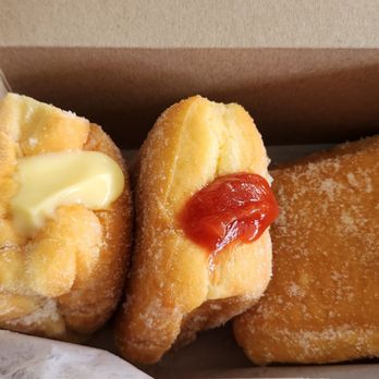 Tex Drive In - Banana, Guava, and Bavarian Cream Malasada's - Fast Food Near Me - Honokaa, Hawaii