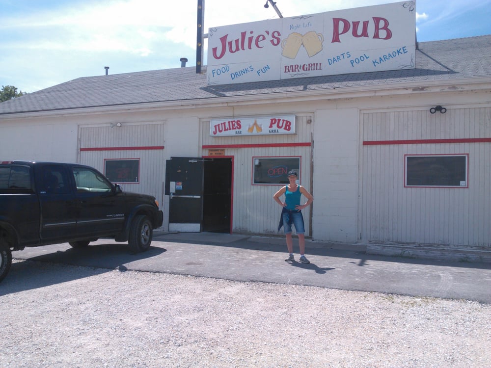 Julies Pub Logo