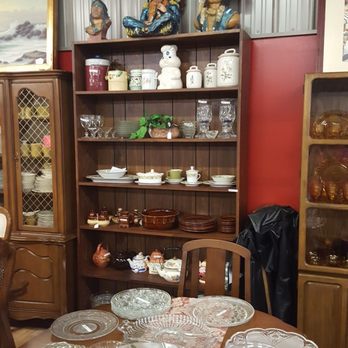 Sylvia Antiques - Antiques Near Me - Salem, Missouri Sylvia Antiques - Antiques Near Me - Salem, Missouri