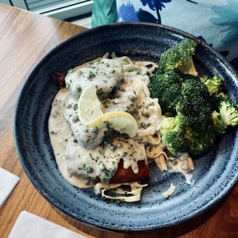Oliver's Rooftop - Bayfront Chicken Piccata - New American Near Me - Erie, Pennsylvania Oliver's Rooftop - Bayfront Chicken Piccata - New American Near Me - Erie, Pennsylvania