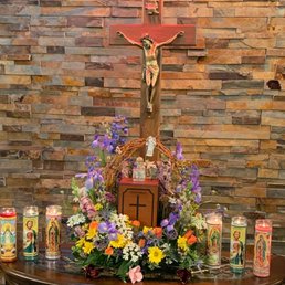 Thank you Debbie and Shauna for this beautiful Urn surround! As always, perfection! Thank you Debbie and Shauna for this beautiful Urn surround! As always, perfection!
