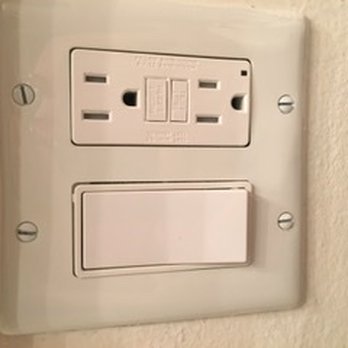 SI Electric - Light switch and plug GHI - Electricians Near Me - Holiday, Florida SI Electric - Light switch and plug GHI - Electricians Near Me - Holiday, Florida