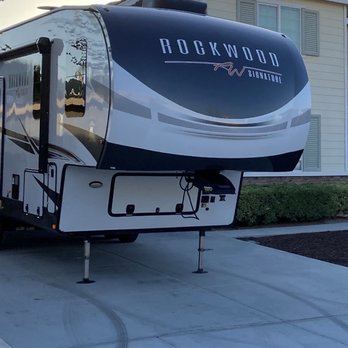 Giant RV - RV Dealers Near Me - Colton, California Giant RV - RV Dealers Near Me - Colton, California