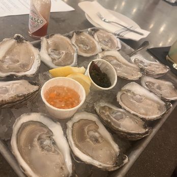 Freeport Oyster Bar - Dozen oysters - Seafood Near Me - Freeport, Maine Freeport Oyster Bar - Dozen oysters - Seafood Near Me - Freeport, Maine