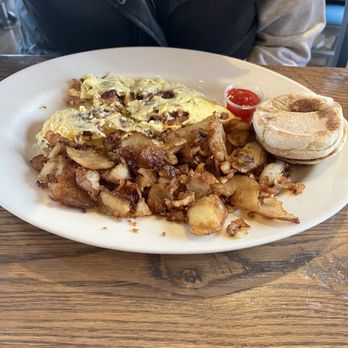 B3 Breakfast And Burger Bar - Omelet and English muffin - Burgers Near Me - Lynnwood, Washington B3 Breakfast And Burger Bar - Omelet and English muffin - Burgers Near Me - Lynnwood, Washington
