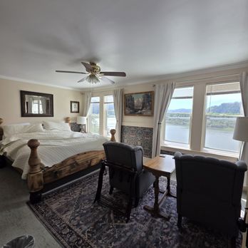 The Historic Requa Inn - Bedroom - Venues & Event Spaces Near Me - Klamath, California The Historic Requa Inn - Bedroom - Venues & Event Spaces Near Me - Klamath, California