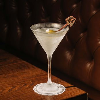Gus' Sip & Dip - Dirty Martini - Pubs Near Me - Chicago, Illinois Gus' Sip & Dip - Dirty Martini - Pubs Near Me - Chicago, Illinois