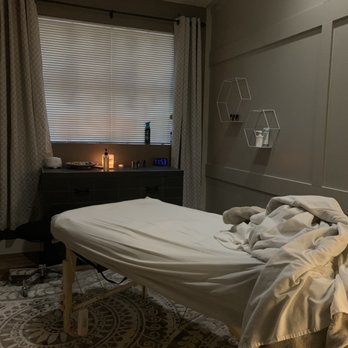 Riverwoods Chiropractic & Massage - Size room massage - Chiropractors Near Me - Longview, Washington Riverwoods Chiropractic & Massage - Size room massage - Chiropractors Near Me - Longview, Washington