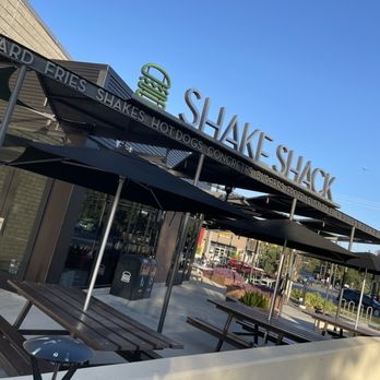 Shake Shack Brackenridge - Outside - Fast Food Near Me - San Antonio, Texas Shake Shack Brackenridge - Outside - Fast Food Near Me - San Antonio, Texas