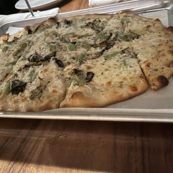 Dovetail Pizza - Cacio e Pepe - Pizza Near Me - Austin, Texas