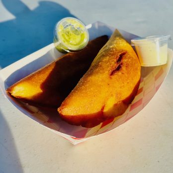 Que Chevere - combo empanadas (chicken & beef) - Venezuelan Near Me - Mesa, Arizona