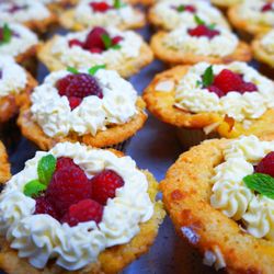 Gallery of Food - Lemon Almond Cupcakes with Fresh Raspberries