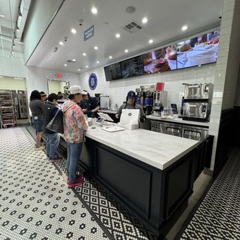 Paris Baguette - Front - Bakeries Near Me - Fresno, California Paris Baguette - Front - Bakeries Near Me - Fresno, California