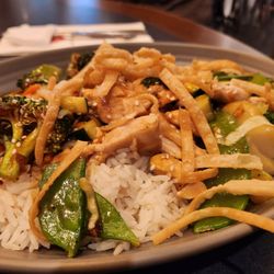Hof's Hut Restaurant & Bakery - Chicken Stir Fry