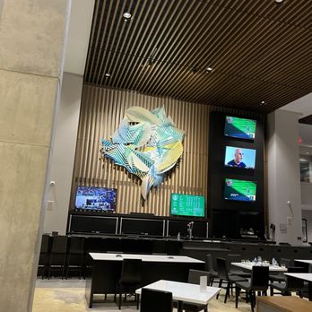 Des Moines Marriott Downtown - Lobby - Hotels Near Me - Des Moines, Iowa
