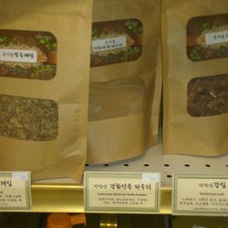 Seoul Oriental Groceries - Dandelion Leaf, Artemisia Asiatica Herb Powder, and Persimmon Leaf...
It's a tea! It's a salad!