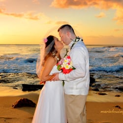 A Treasured Moment Weddings of Hawaii - We specialize in romantic Beach Weddings on Oahu at sunset or any other time of the day!