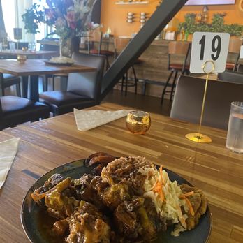 T'chaka - Creole oxtail, lunch (18) - Seafood Near Me - Oakland, California T'chaka - Creole oxtail, lunch (18) - Seafood Near Me - Oakland, California
