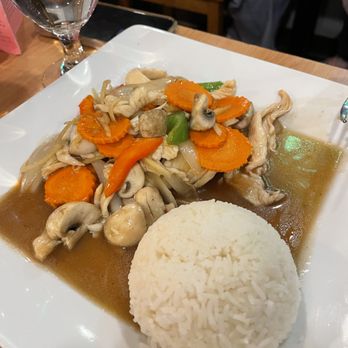 Jojo's Thai Kitchen - Ginger chicken - Thai Near Me - Scarborough, Maine Jojo's Thai Kitchen - Ginger chicken - Thai Near Me - Scarborough, Maine